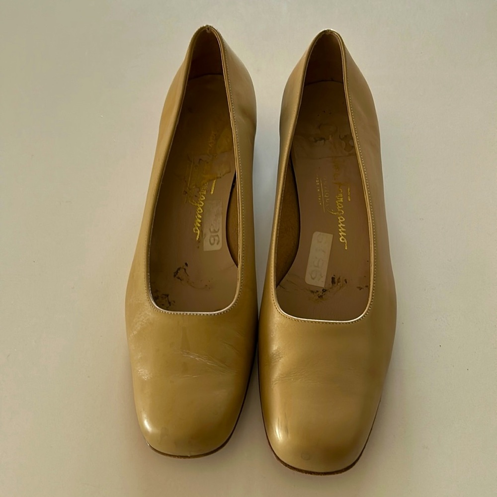 Square toe vintage flats